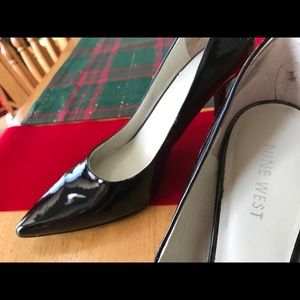 Nine West black shiny heels